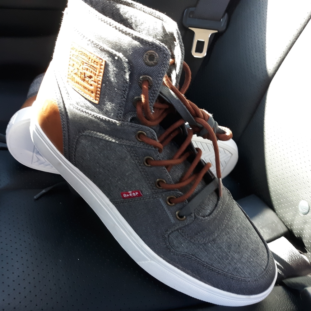 Shoes - Picture 2 of 4
